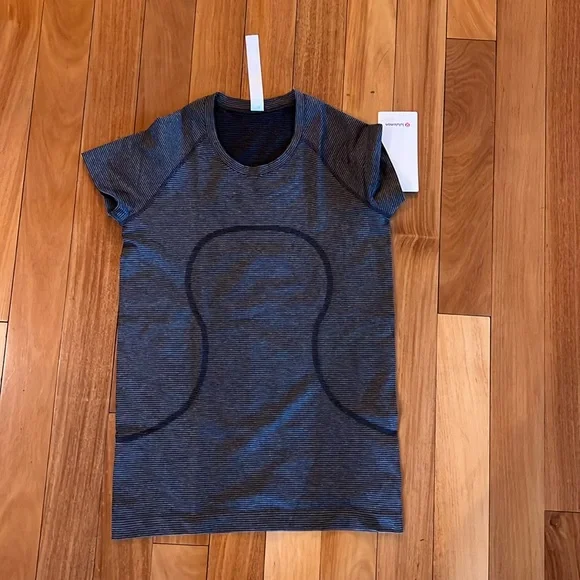 NWT Lululemon Swiftly Tech Size 8 - Picture 1 of 1